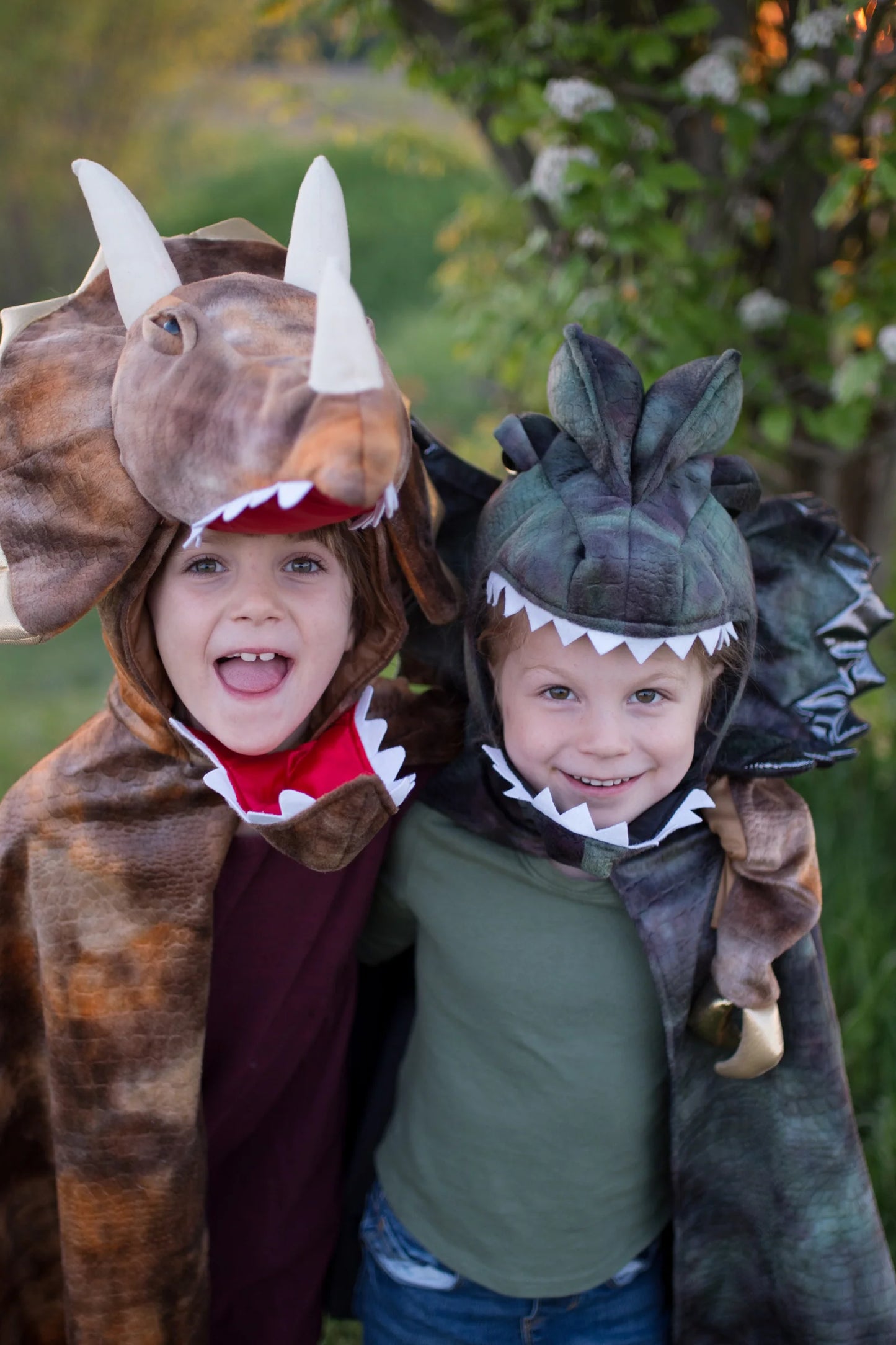 Grandasaurus T-Rex Cape & Claw Set