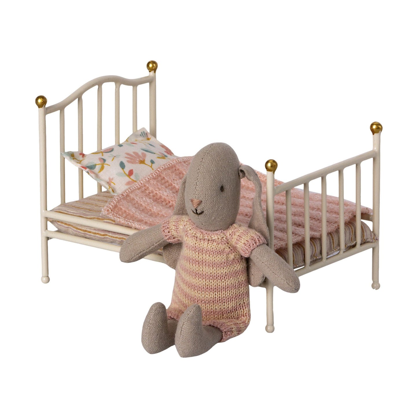 Vintage Bed, Mouse