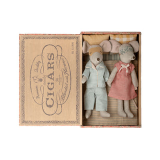 Mum & Dad Mice in Cigar Box